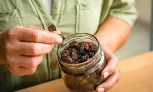 إليك كمية الفواكه المجففة التي يجب تناولها يوميا