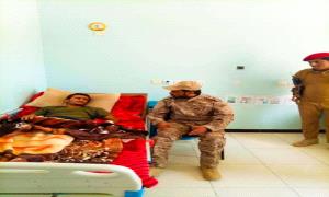العميد وجدي باعوم يتفقد جرحى استهداف مليـ.ـشيات الحـ ـوثي في مرخة العليا