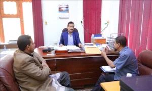 المحافظ بن الوزير يستعرض مع إدارة جمعية رعاية المعاقين التصاميم والدراسات الفنية لمبنى الجمعية