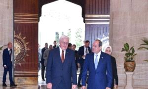 الرئيس المصري يؤكد ضرورة الإسراع في إطلاق عملية إعادة إعمار غـ.ـزة