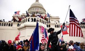 مجدداً.. ترامب يعفو عن أحد منفذي هجـ.ـوم الكابيتول