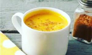 اكتشف فوائد قهوة الكركم للصحة والطاقة