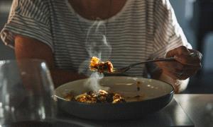 الوقت المناسب لتناول العشاء في الشتاء