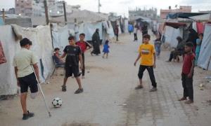 كيف يعاني الأطفال في مناطق الحـ.ـروب والـ.ـنزاعات؟