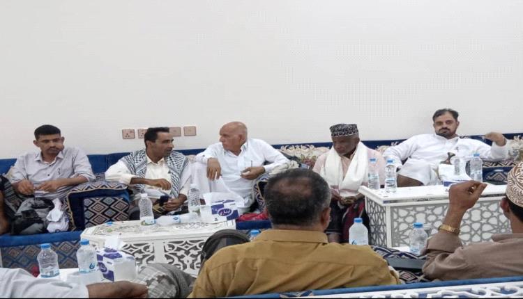 والد الشهيدة افتهان يعبر عن شكره وامتنانه لوفد صندوق نظافة عدن