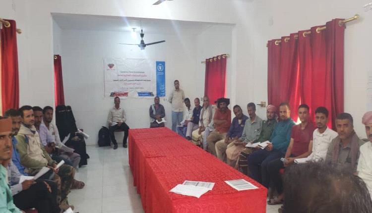 مدير عام الأزارق يُدشّن دورة تدريبية للجان المسح المجتمعي في مشروع المساعدات الغذائية
