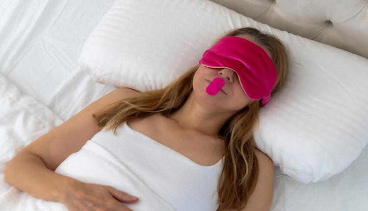 لماذا يحذر الأطباء من لصق الفم أثناء النوم؟