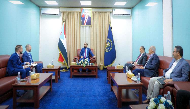 الأمين العام للأمانة العامة يبحث مع وفد المعهد الأوروبي تعزيز جهود تحقيق السلام

