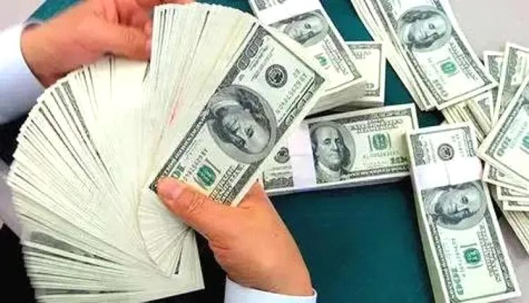 عصابة مسـ.ـلحة تنهب 150 الف دولار ونصف مليون سعودي في محافظة مأرب