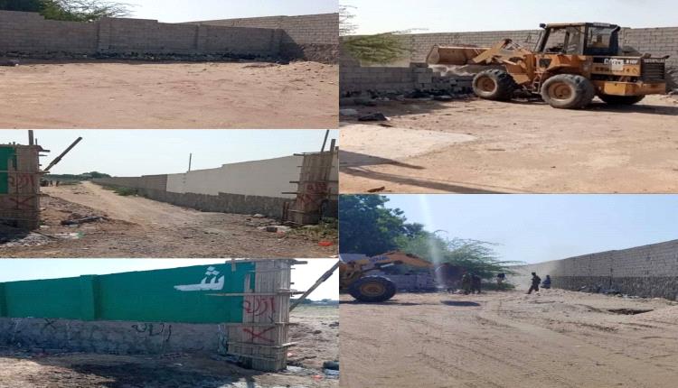 برفقة العوائق .. القائد كمال الحالمي يوجه بإزالة الاستحداثات التي تمت في شارع الأربعين (جعولة) بدار سعد.