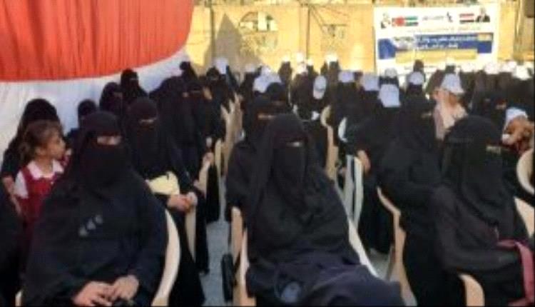 فضيحة مدوية .. اقامة حفل أمام جامعة تعز برعاية مطلوب في قضية اغتـ.ـيال إفتِهان المشهري