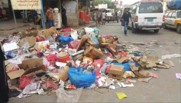 تفاقم معاناة سكان لحج بسبب حفريات مهملة تعرقل حركة المرور