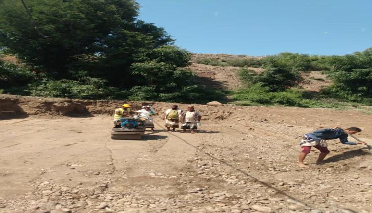 لحج رئيس جمعية مستخدمي مياه الري بالمسيمير برفقة الأمين العام للجمعية يتفقدان عدد من المشاريع والمواقع الزراعية