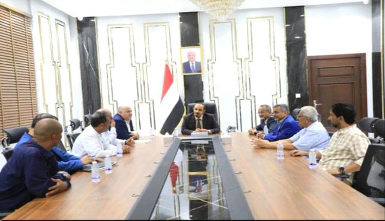محافظ حضرموت يبحث مع وفد الكهرباء خطط تحسين خدمات التيار ومعالجة الاختناقات

