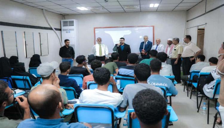 فريق التوجيه والرقابة الرئاسي يطلع على سير عمل جامعة الأوائل في المكلا