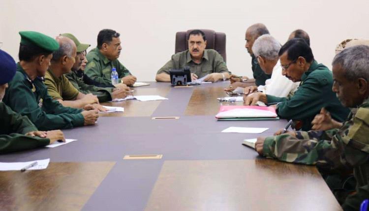 مدير أمن العاصمة عدن يترأس اجتماعاً أمنيًا بمديري الإدارات ويشدد على تعزيز الأداء والانضباط