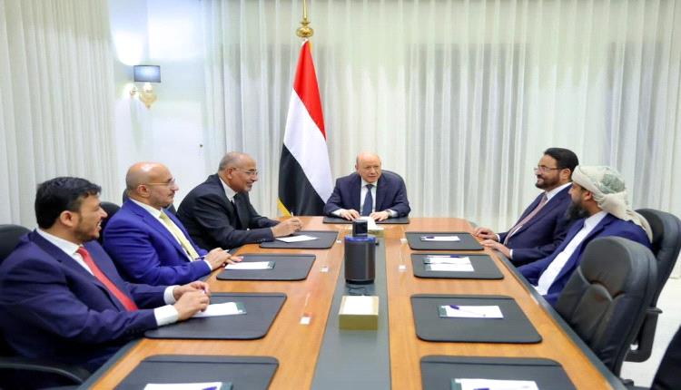 بماذا علق الفريق القانوني على قرارات الزبيدي .. وكيف رد رشاد العليمي خلال اللقاء الذي جمعه بالفريق! (تفاصيل مثيرة)! 