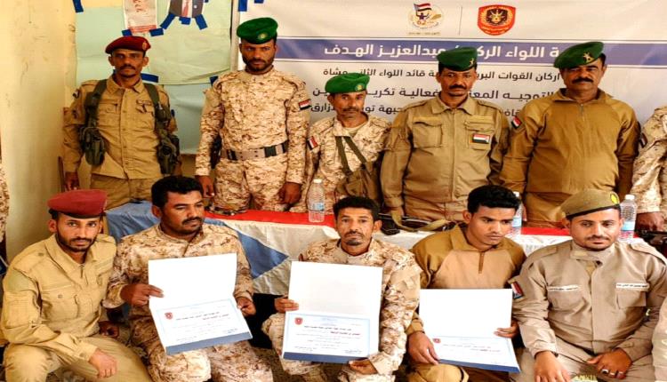 اللواء الثاني مشاة يحتفي بثورة الرابع عشر من أكتوبر من قلب جـ.ـبهات الأزارق بحفل خطابي وتكريمي