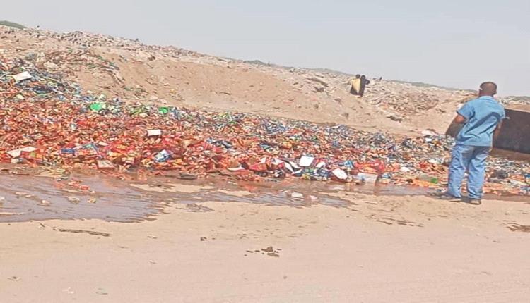 إتلاف ( 15 ) طن من العصائر منتهية الصلاحية في مديرية المنصورة بعدن