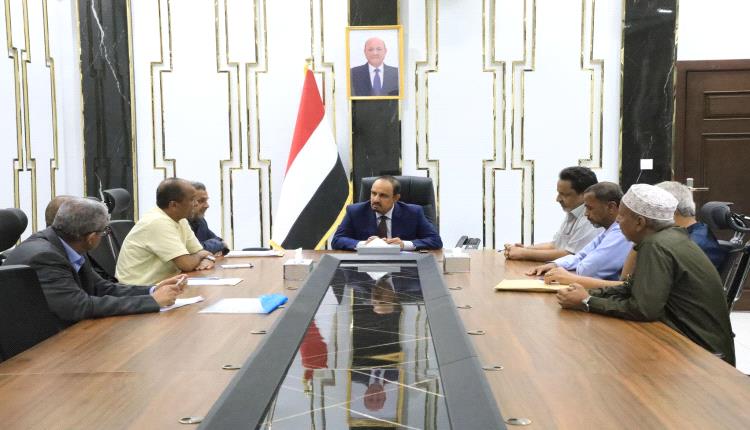 محافظ حضرموت يترأس اجتماعاً لضبط الأسعار وتفعيل الحركة التجارية والاستثمارية