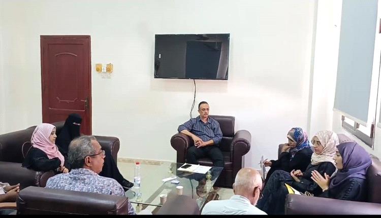 نائب مدير صحة عدن يناقش آلية تنفيذ نشاط التوعية بمكافحة الكوليرا والنظافة العامة في ثلاث مديريات