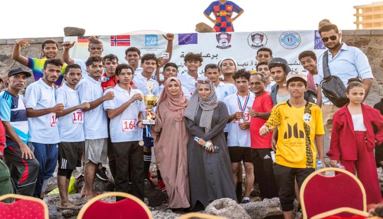 آلاف الخطوات تنسج لوحة السلام  تحت شعار "طريقنا واحد وهدفنا السلام".. عدن تشهد سباق ماراثون