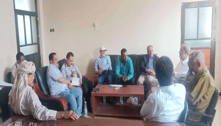 فريق التوجيه والرقابة الرئاسي يلتقي قيادة مكتب مصلحة الضرائب في لحج