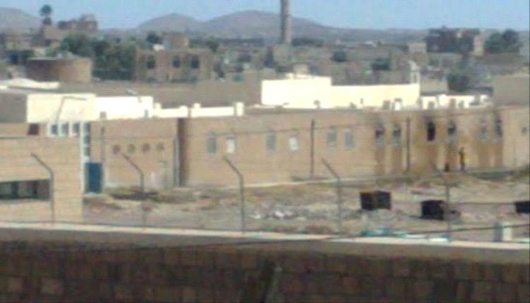 ملثمون يقتحمون الزنازين ليلا ويعتدون بالهراوات على السجناء في السجن المركزي بذمار