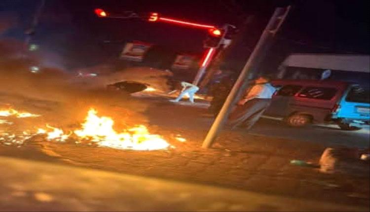 احتجاجات غاضبة في الشيخ عثمان بسبب تدهور الخدمات وانقطاع الكهرباء