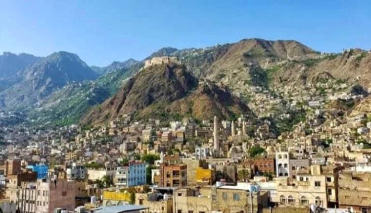 تعز : عصابة مسلـ.ـحة تتهجم على مدرسة مصعب بن عمير وتصيب عدداً من الطلاب