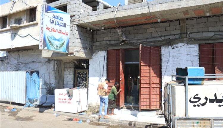 حملة رقابية تغلق محال مخالفة لبيع الأسماك في المعلا

