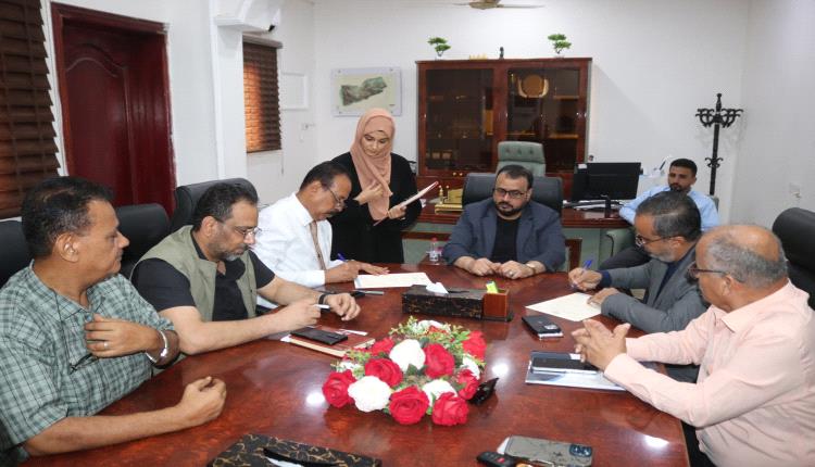 توقيع عقد الرعاية الصحية لموظفي صيانة الطرق بعدن
