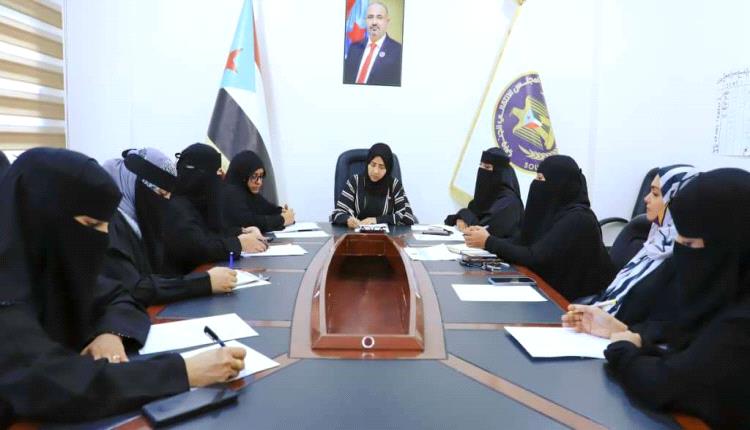 هيئة المرأة والطفل تناقش أداء إداراتها وتعزيز خطط العمل المستقبلية