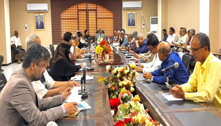 محافظ لحج يترأس اجتماع المكتب التنفيذي ويقر إجراءات لتعزيز الخدما..