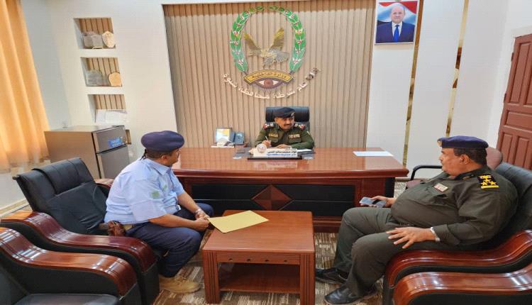 مدير عام شرطة شبوة" يناقش تعزيز قدرات خفر السواحل لضمان أمن سواحل المحافظة .  