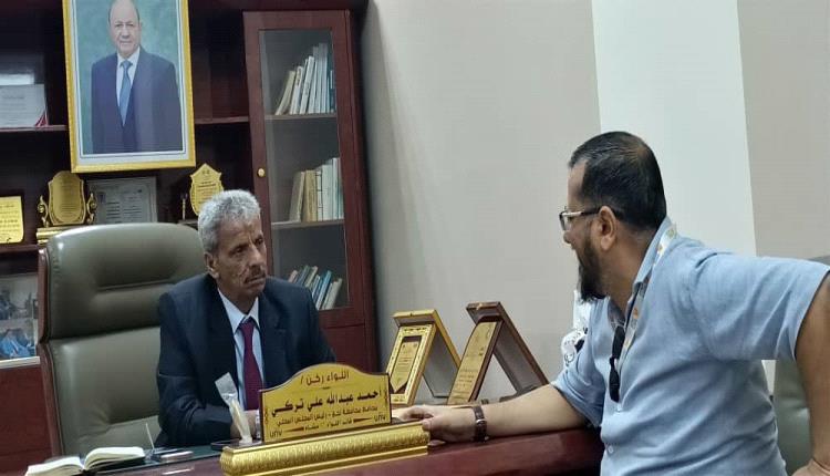 محافظ لحج يناقش سير العمل في مشروع كليات الذكاء الاصطناعي ويؤكد على سرعة الإنجاز