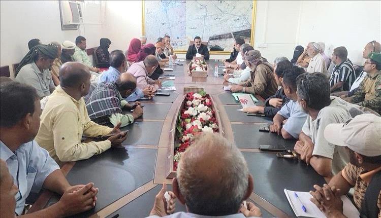 الداوودي يشيد بدور اللجان المجتمعية في تعزيز الأمن وتحسين الخدمات بمديرية المنصورة

