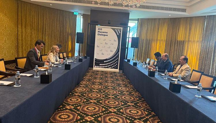 وزير الخارجية يثمن المواقف السويسرية المساندة لليمن وإنهاء معاناة شعبه

