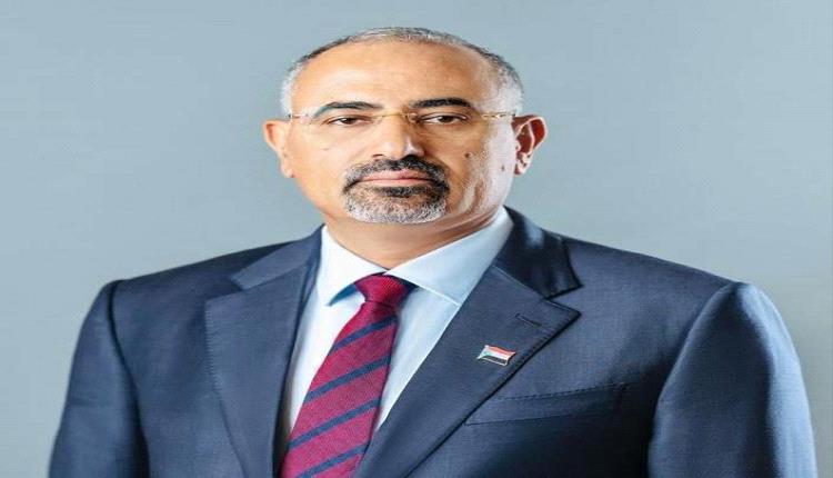 الرئيس الزُبيدي يُعزّي خادم الحرمين الشريفين في وفاة الأمير خالد بن محمد بن تركي آل سعود