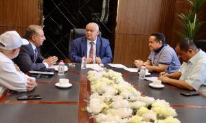 فريق التوجيه والرقابة الرئاسي يبحث مع وزير الخدمة المدنية أوضاع الوظائف والتسويات بمحافظة لحج