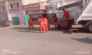 صندوق النظافة والتحسين بأحور ينفذ حملة لإزالة القمامة من الشارع العام
