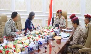 وزير الدفاع يلتقي في العاصمة عدن السفيرة والملحق العسكري الفرنسي