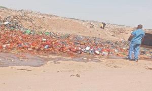 إتلاف ( 15 ) طن من العصائر منتهية الصلاحية في مديرية المنصورة بعدن