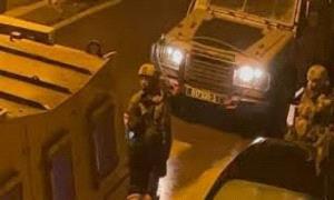 قـ.ـوات الاحـ.ـتلال تقـ.ـتحم منزل الشهيد محمود العقاد بنابلس