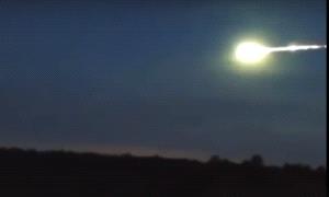 من الشرق إلى الغرب.. مسار غامض لجسم أضاء سماء موسكو.. فما هو؟