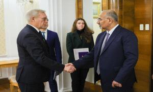 تقرير : زيارة الرئيس الزُبيدي إلى موسكو.. رسائل الجنوب من قلب الكرملين
