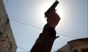 الضالع: القبض على شخص أطلق النار على منزل وممتلكات مواطن 
