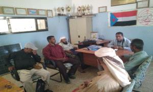 مدير عام خنفر يزور ثانوية الفاروق المحورية ويشيد بانضباطها وتميز كادرها التربوي