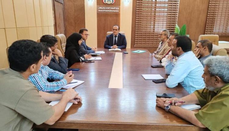 وزير الصحة يبحث مع جمعية الأمين تعزيز التعاون الصحي وتوسيع الخدمات في اليمن