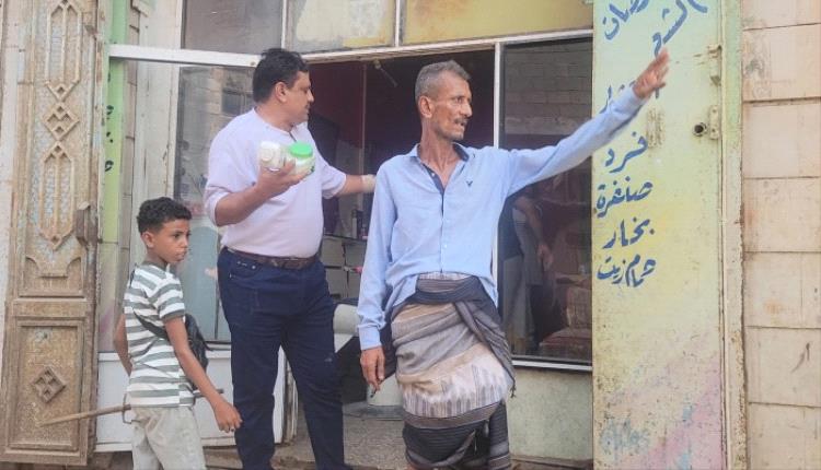 حملة رقابية تغلق صالونات حلاقة في عدن